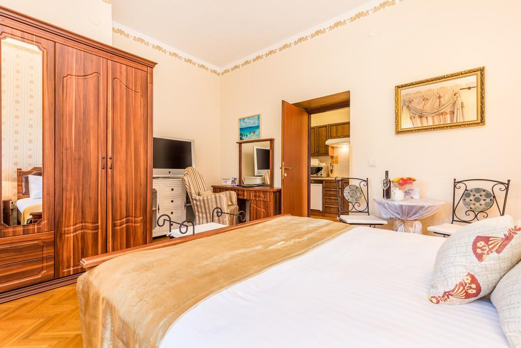 Villas Arbia - Margita Beach Hotel Banjol Buitenkant foto