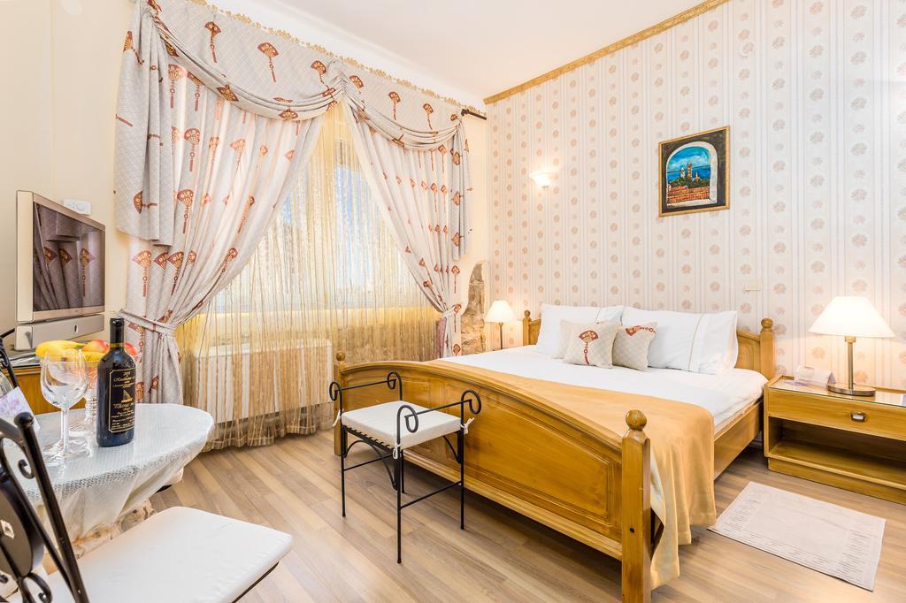 Villas Arbia - Margita Beach Hotel Banjol Buitenkant foto