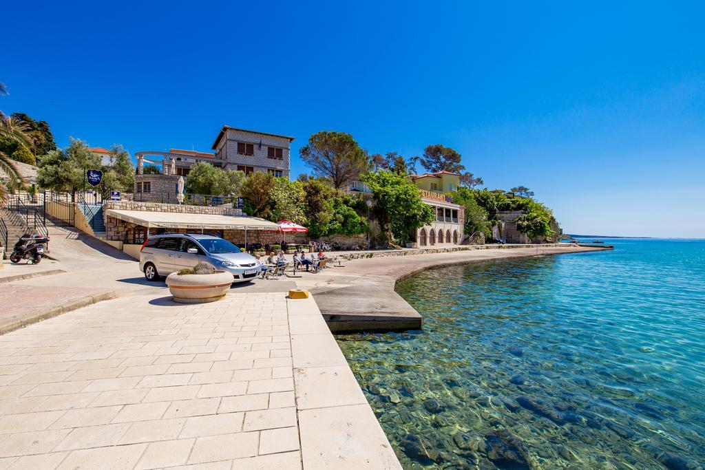 Villas Arbia - Margita Beach Hotel Banjol Buitenkant foto